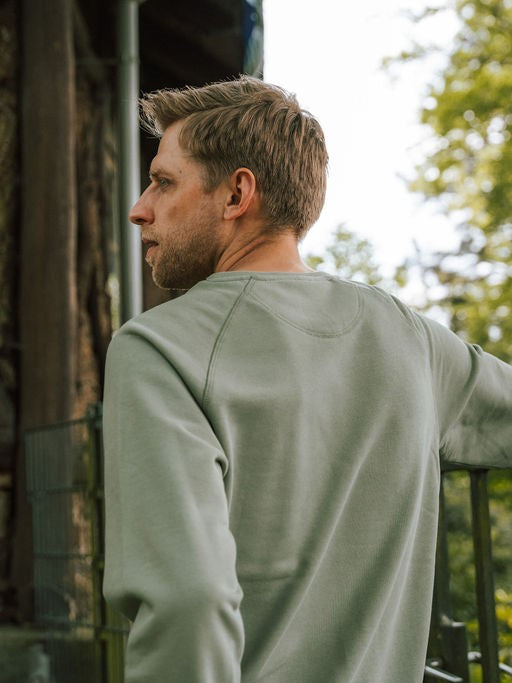 Sweater "Almond Green" - Raglan