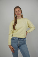 Lade das Bild in den Galerie-Viewer, &quot;Kindness&quot; Crop-Sweater - Sun

